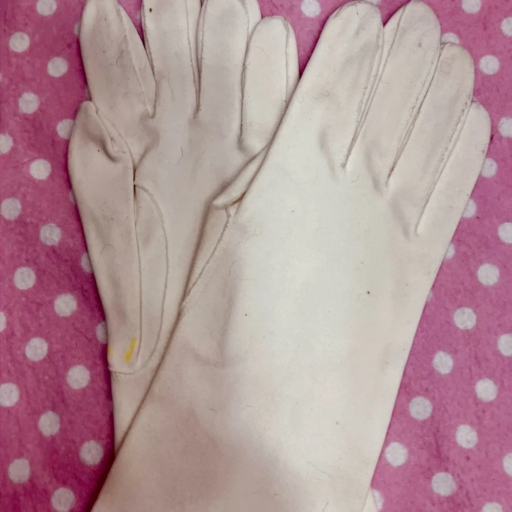Vintage Cream Gloves 7 1/2